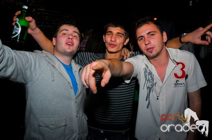 Let's party in Escape!, 