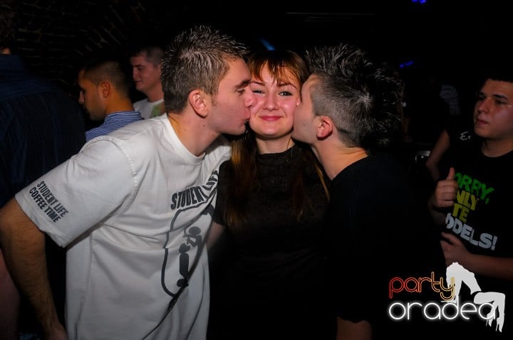 Let's party in Escape!, 