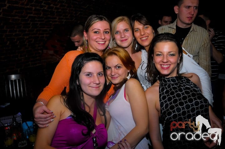 Let's party in Escape!, 