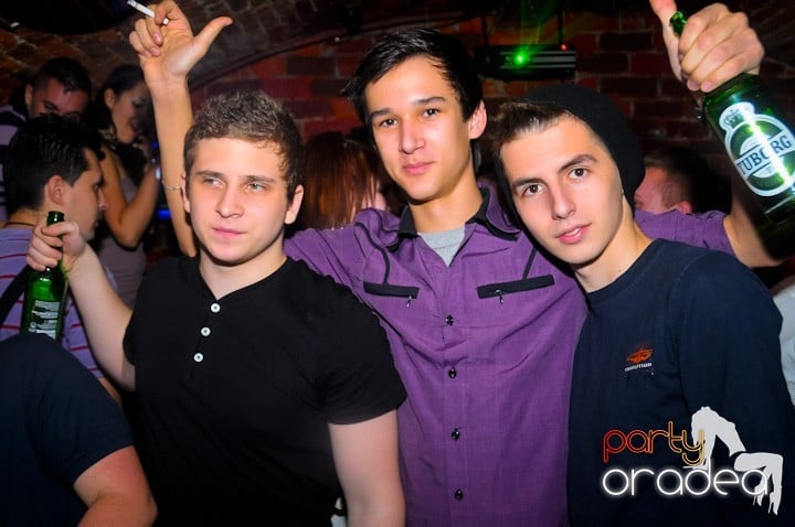 Let's party in Escape!, 