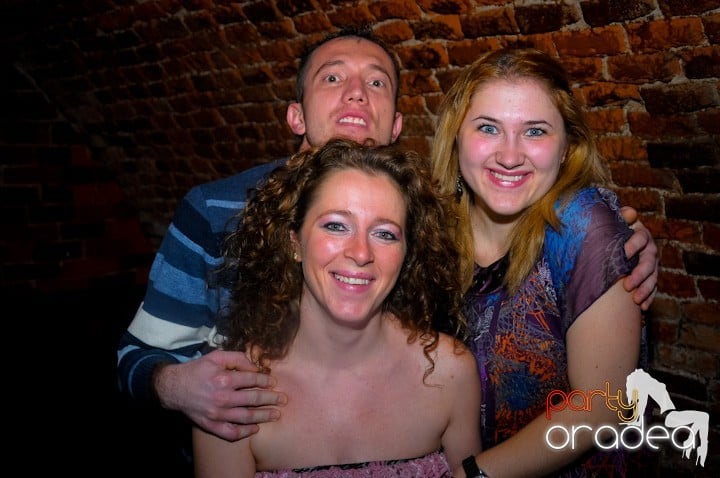 Let's party in Escape!, 