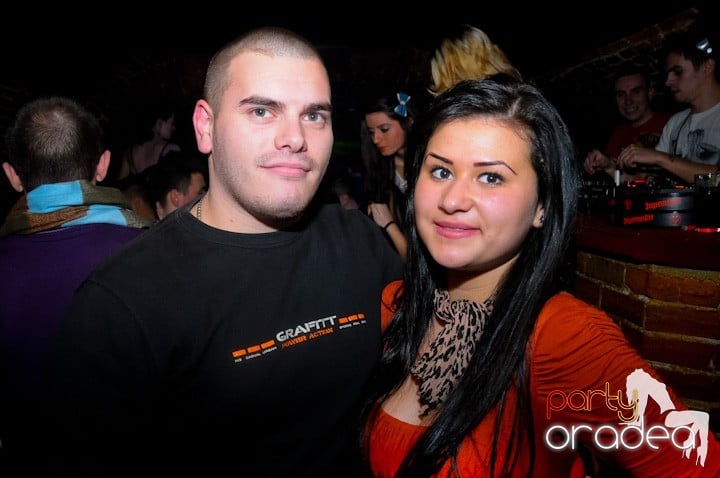 Let's party in Escape!, 