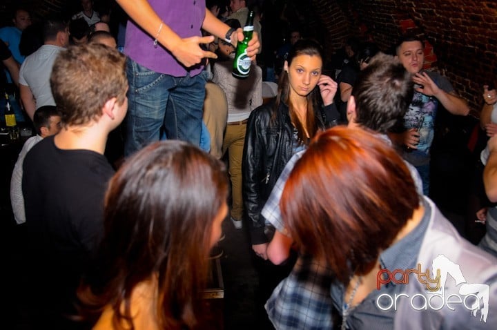 Let's party in Escape!, 