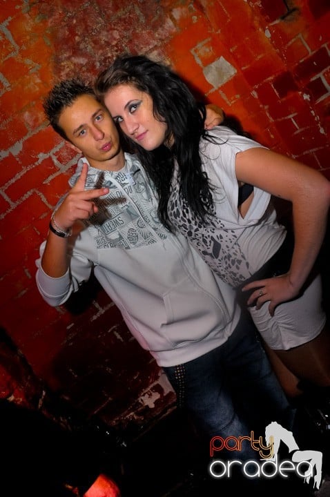 Let's party in Escape!, 