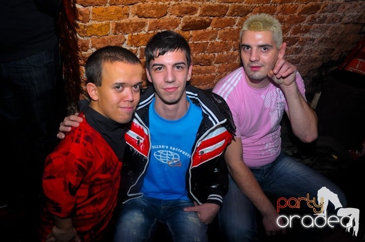 Let's party in Escape!, 