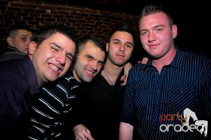 Let's party in Escape!, 