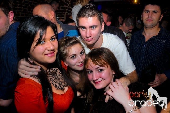 Let's party in Escape!, 