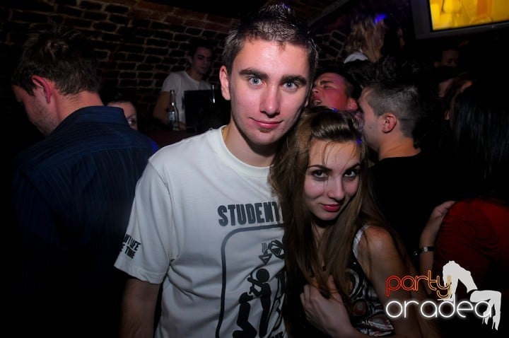 Let's party in Escape!, 