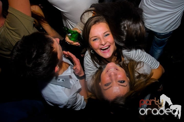 Let's party in Escape!, 