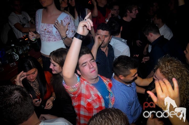 Let's party in Escape!, 