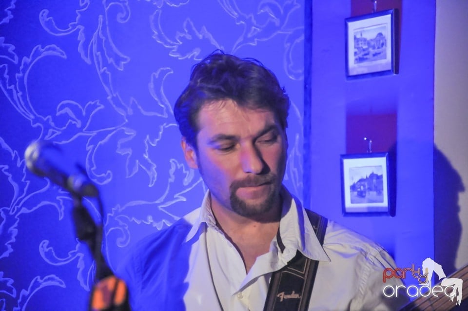 Let`s Talk About Blues, Cocoşelul Nebun