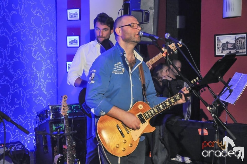 Let`s Talk About Blues, Cocoşelul Nebun