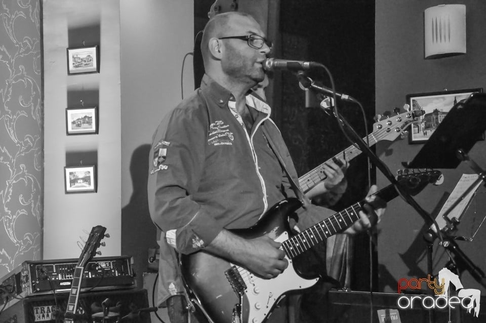 Let`s Talk About Blues, Cocoşelul Nebun