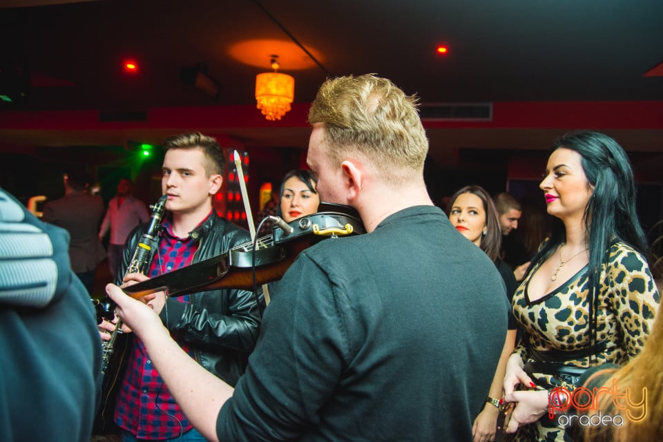 Petrecere în Club life, 