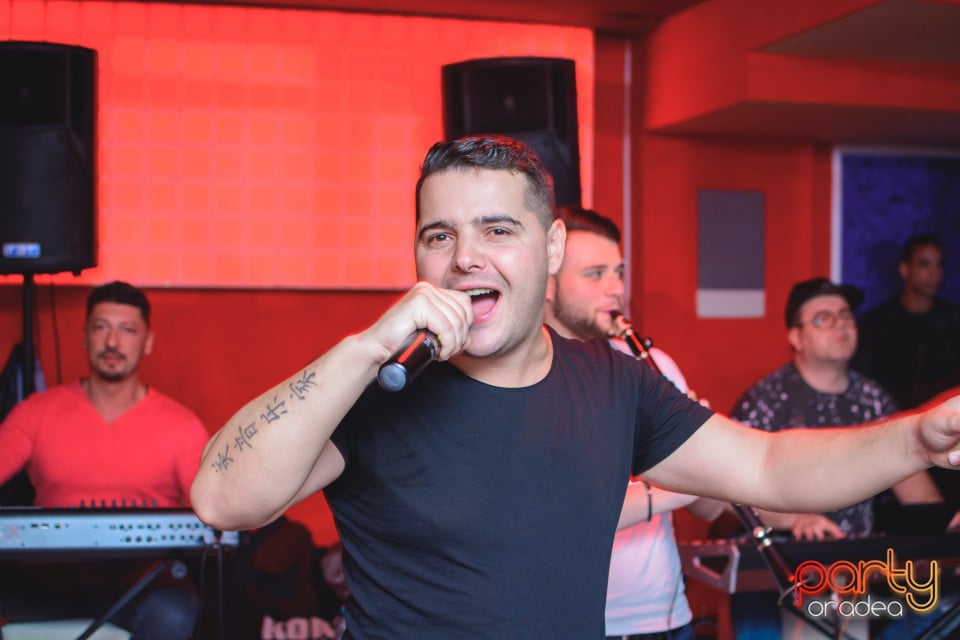 Petrecere în Club life, 