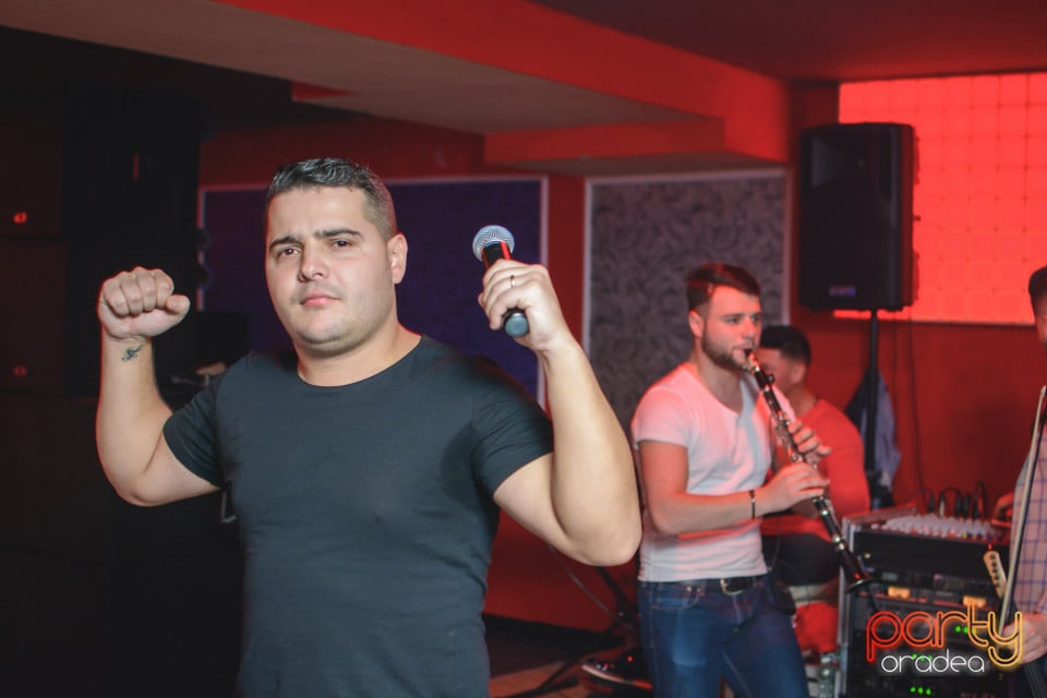 Petrecere în Club life, 