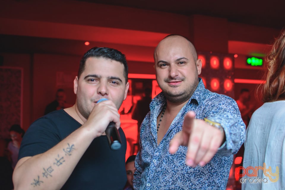 Petrecere în Club life, 