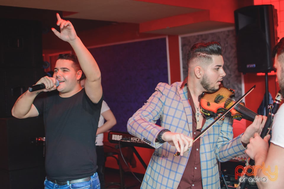 Petrecere în Club life, 