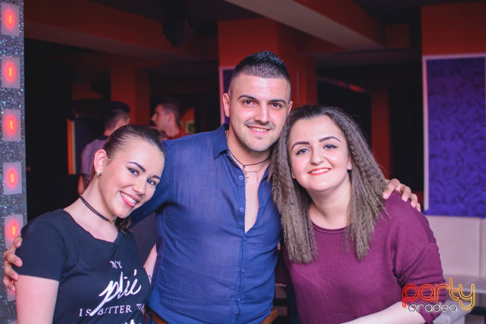 Petrecere în Club life, 
