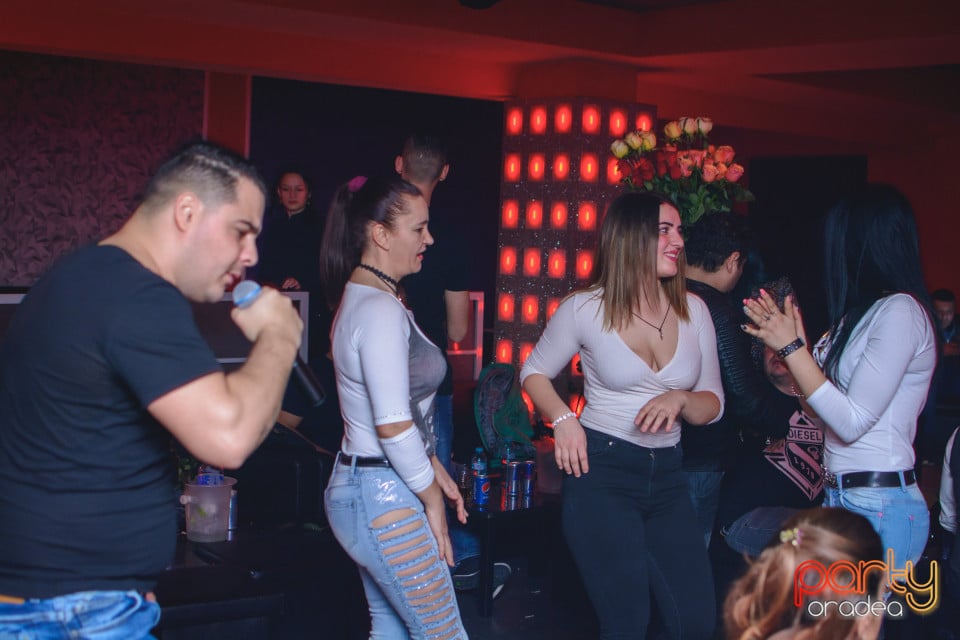 Petrecere în Club life, 