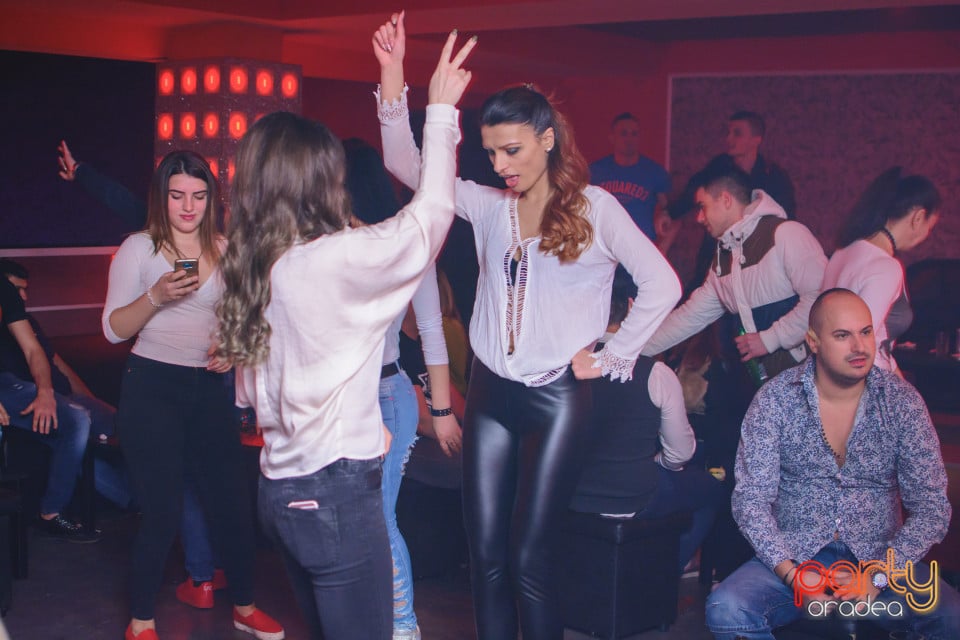 Petrecere în Club life, 