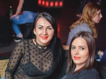 Petrecere în Club life