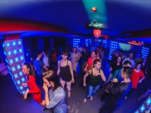 Seară de Dans în Club Life