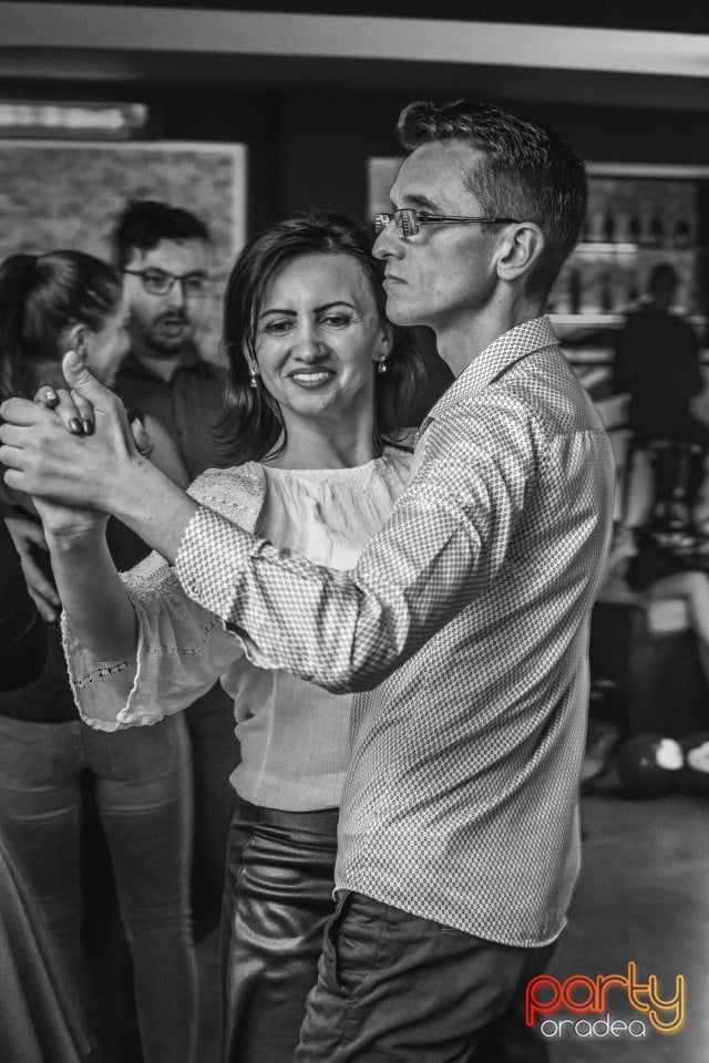 Seară de dans în Club Life, 