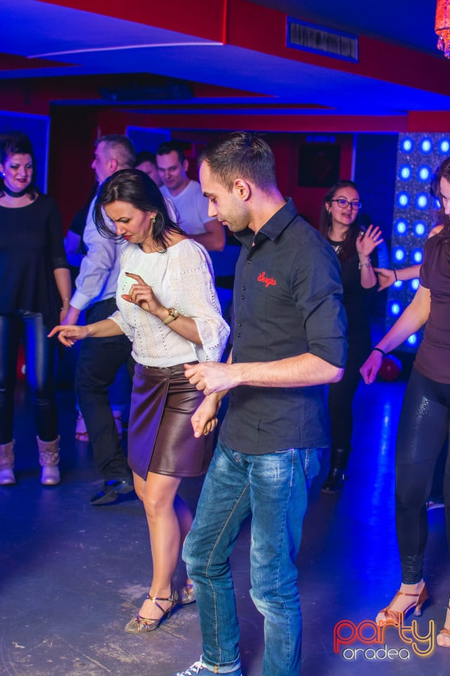 Seară de dans în Club Life, 
