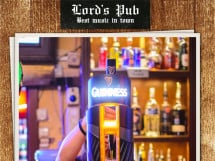 Distracţie în Lord's Pub