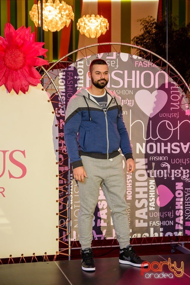 Lotus Fashion Weekend, Lotus Center