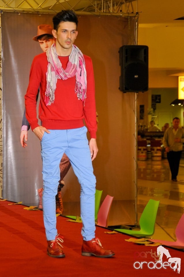 Loud and Crazy Outfits - Prezentare de modă, Lotus Center