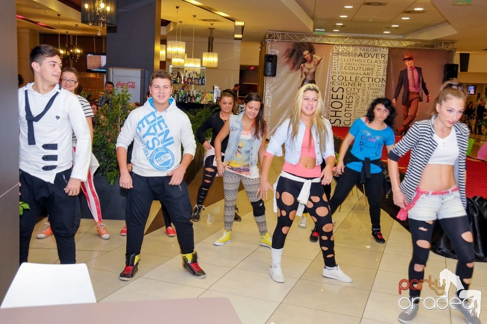 Loud and Crazy Outfits - Prezentare de modă, Lotus Center