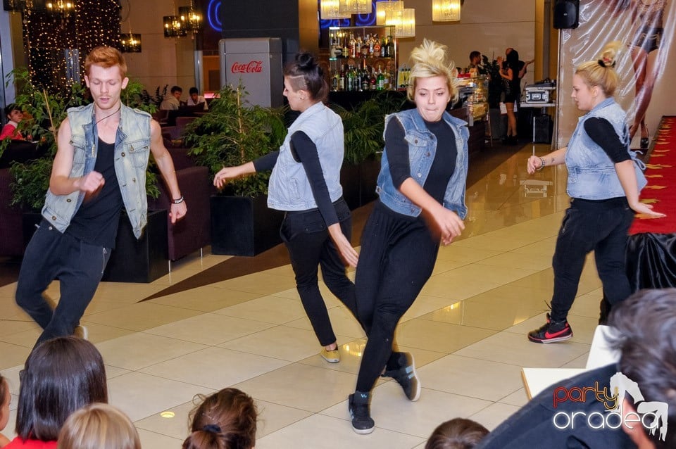 Loud and Crazy Outfits - Prezentare de modă, Lotus Center