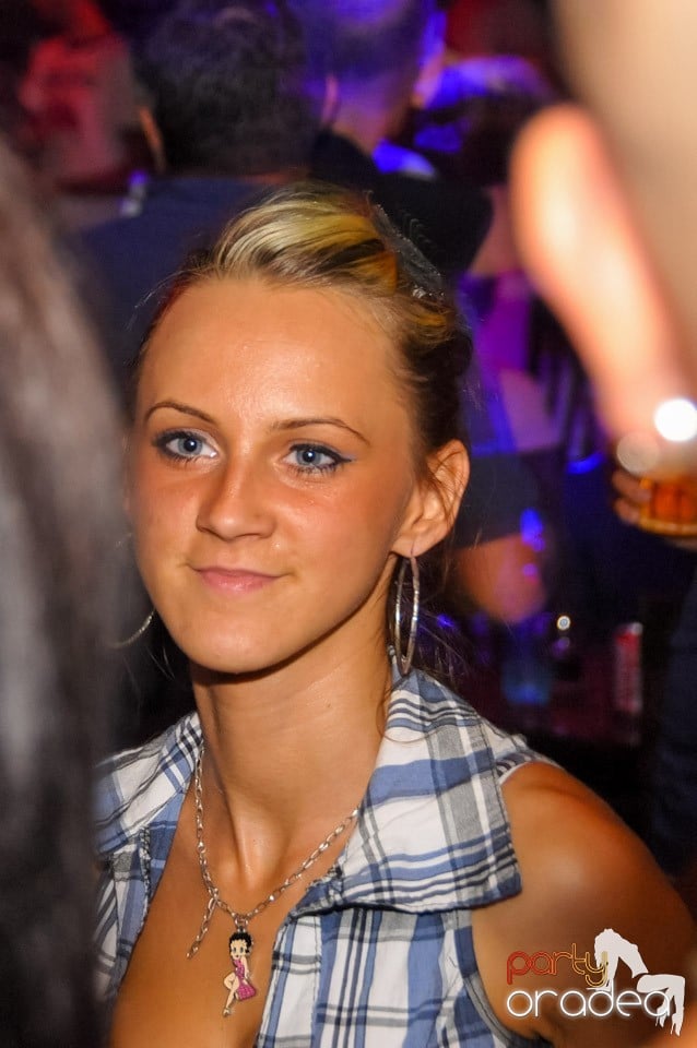 Love the Summer: Beach Party, 