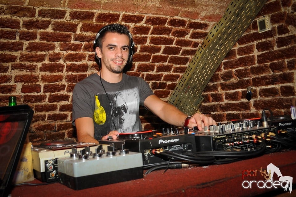 Love the Summer: Beach Party, 