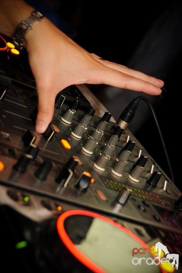 Love the Summer: Hot Promo Night, 