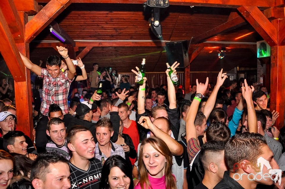 Majka & Curtis în Disco Faház,