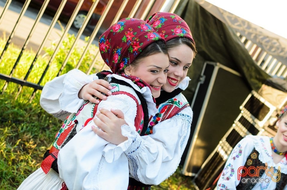 Mândru-i cântecu-n Bihor, Oradea