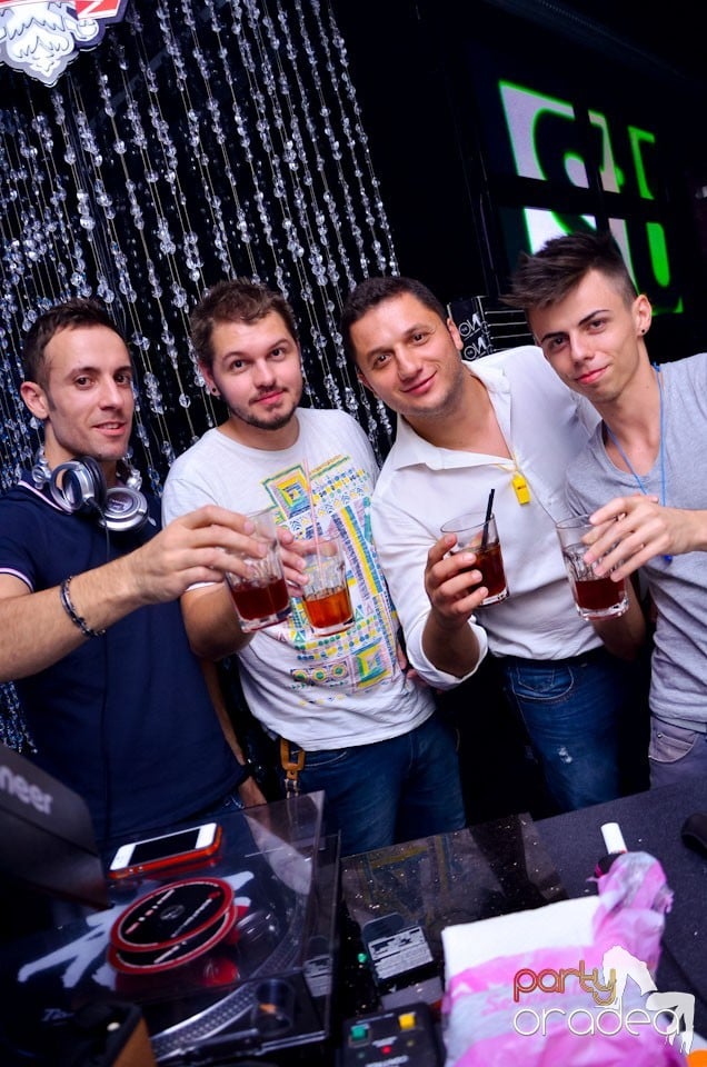 MC Adi Mihăilă şi DJ Energy K în The One,