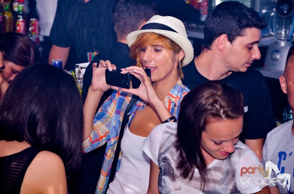 MC Adi Mihăilă şi DJ Energy K în The One,