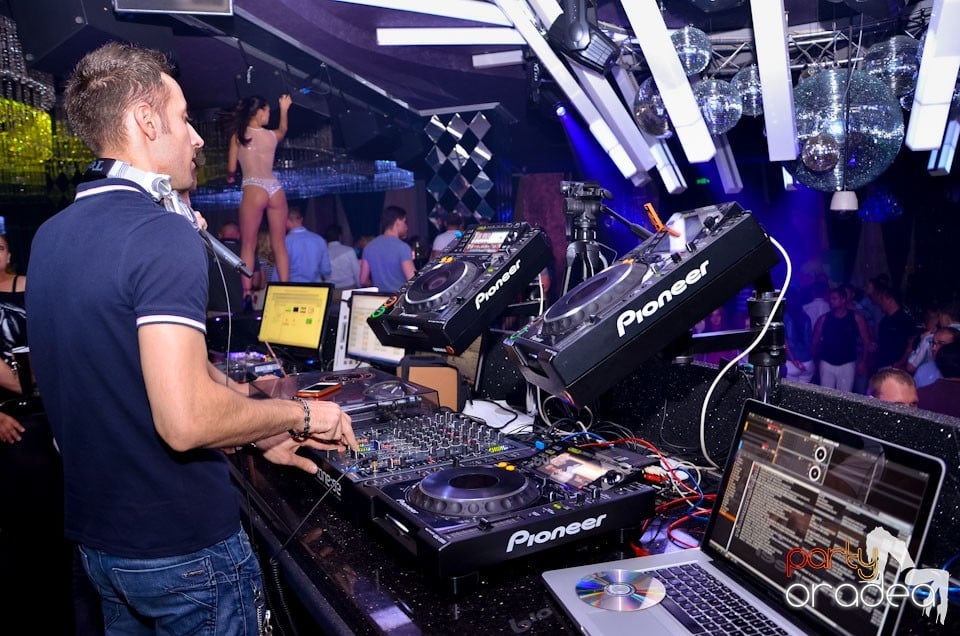 MC Adi Mihăilă şi DJ Energy K în The One,