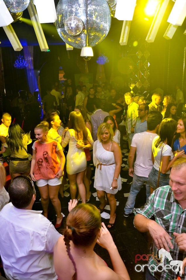 MC Adi Mihăilă şi DJ Energy K în The One,