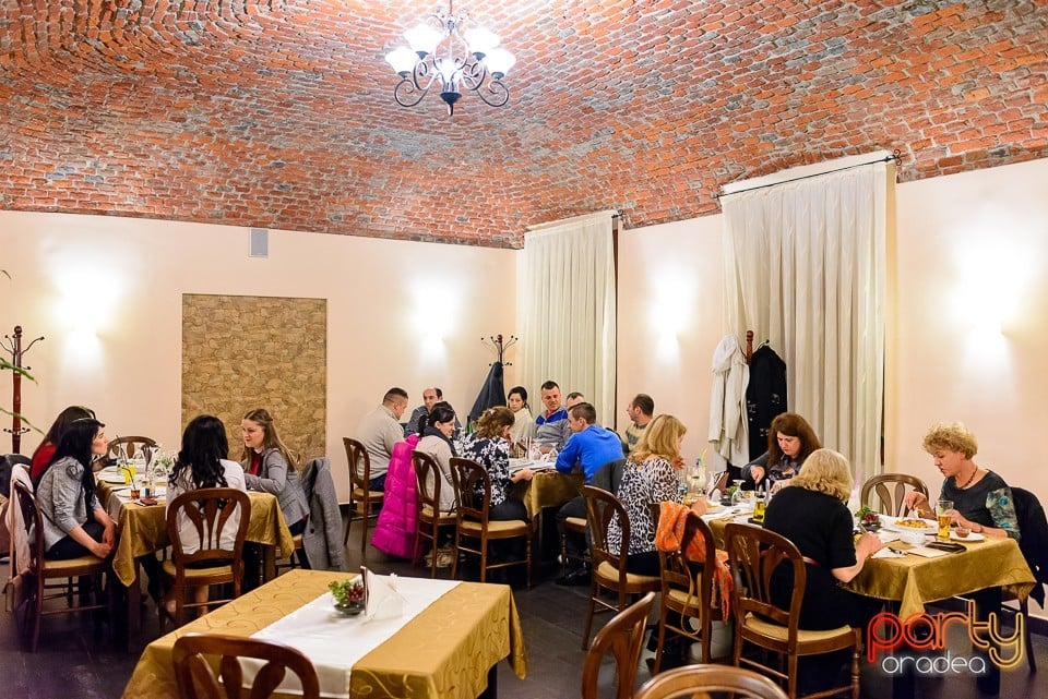 Melaz & The Daydreamers, Restaurant Emporium