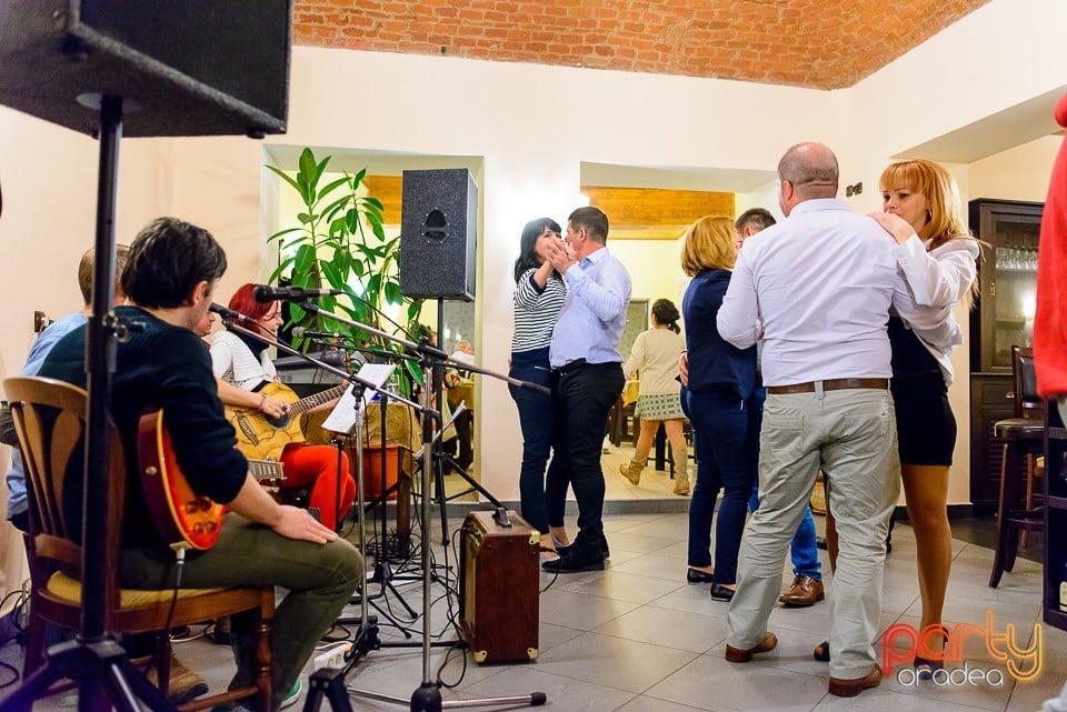Melaz & The Daydreamers, Restaurant Emporium