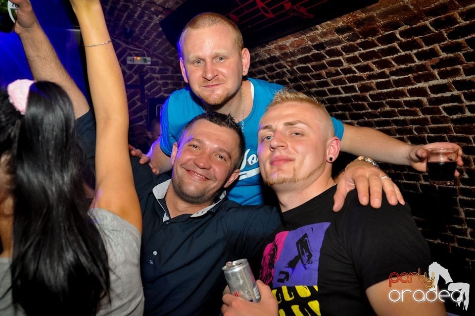 Miercuri e party în Escape Club!, 