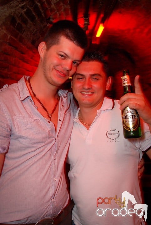 Miercuri e Party în Escape, 