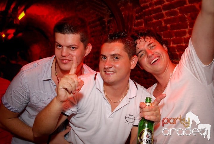 Miercuri e Party în Escape, 