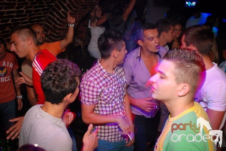 Miercuri e Party în Escape, 