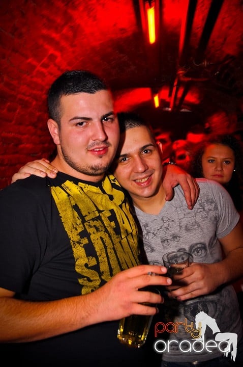 Miercuri în Club Escape, 